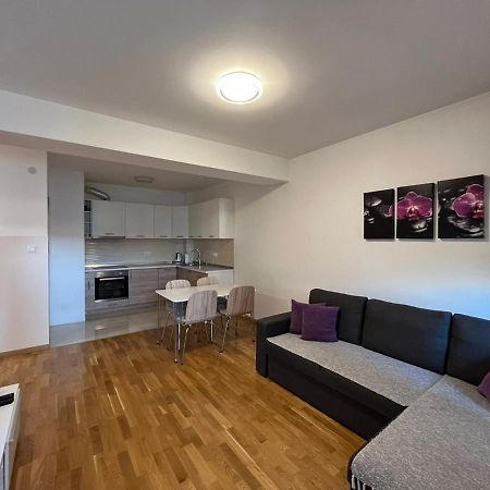 Apartman Lukana Banja Luka Exterior foto